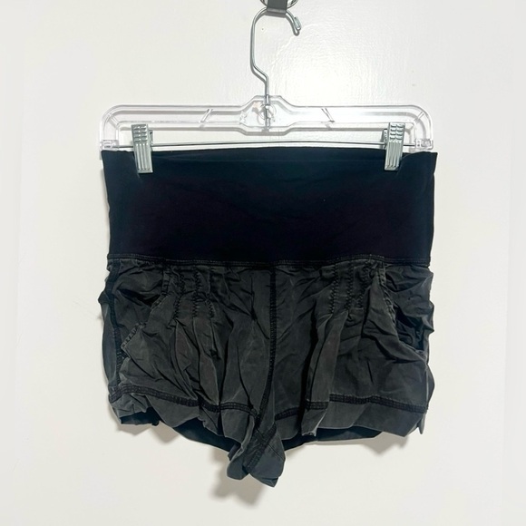 Lululemon Shorts Grey/Black Size 4 - Picture 1 of 2